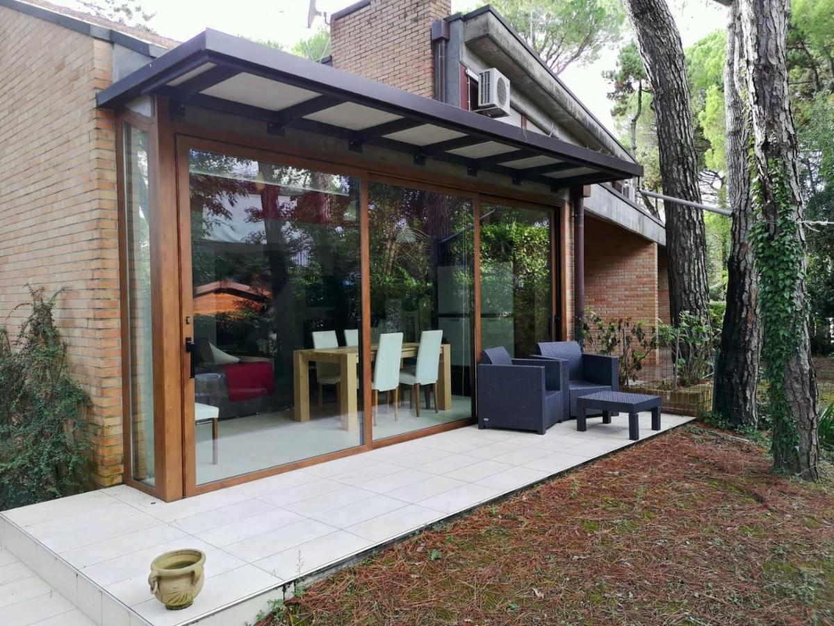 Villa A Schiera Raffinata Con Giardino Lignano Sabbiadoro Exterior photo