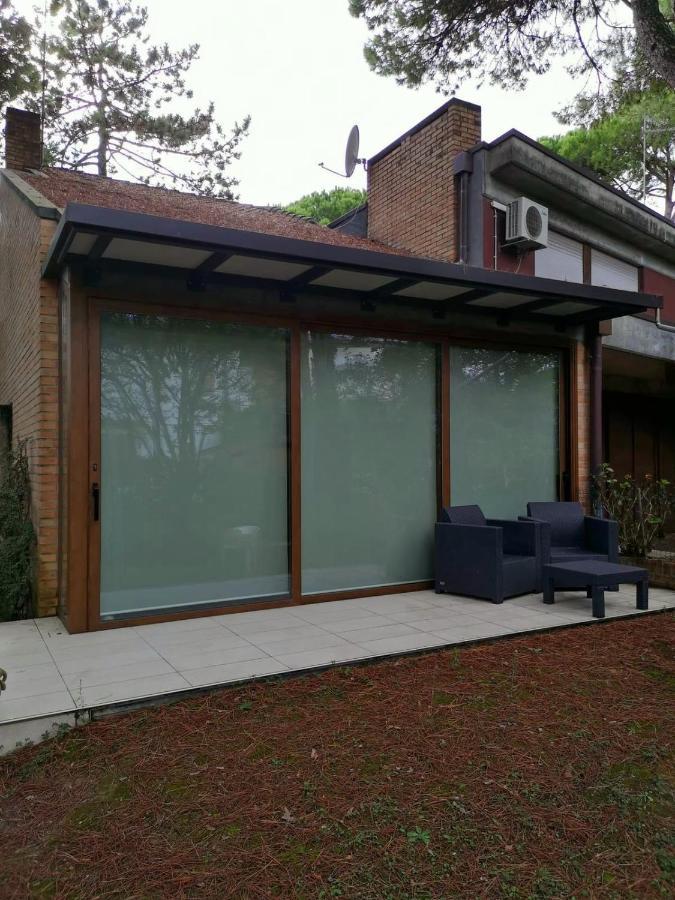 Villa A Schiera Raffinata Con Giardino Lignano Sabbiadoro Exterior photo